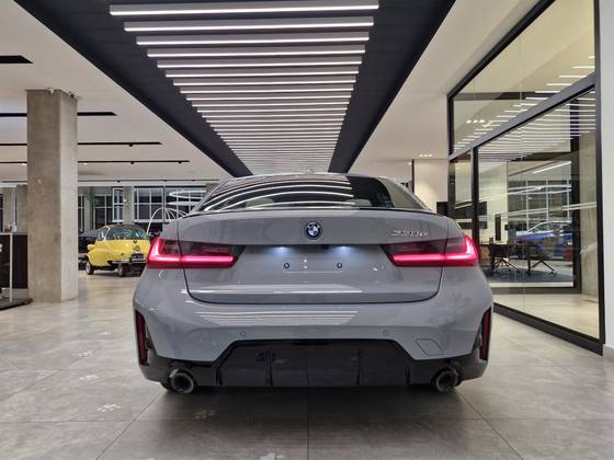 BMW 330e 2.0 16V TURBO HÍBRIDO M SPORT AUTOMÁTICO BMW 330e 2.0 16V TURBO HÍBRIDO M SPORT AUTOMÁTICO